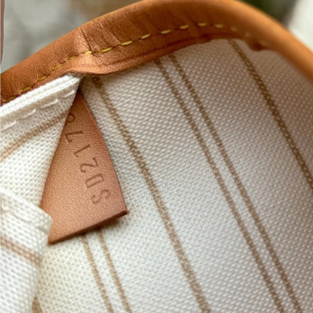 AUTH LOUIS VUITTON DAMIER AZUR MM - Picture 6 of 8